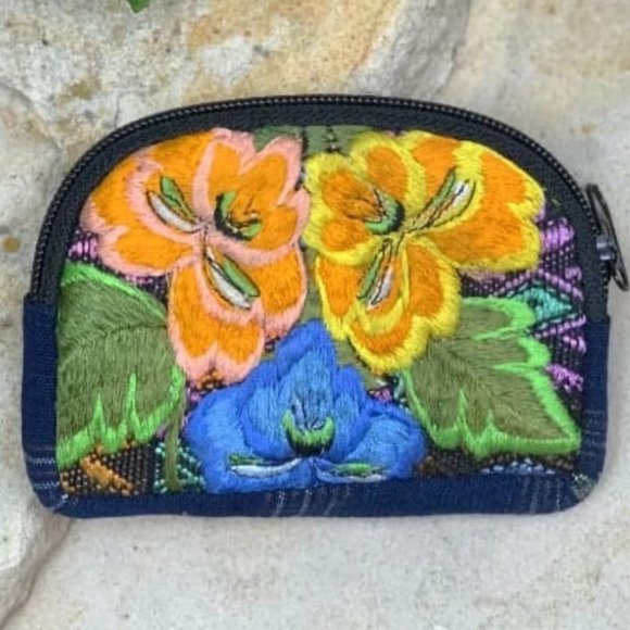 Small Coin Purse with Flowers - Guatemala - Picture 2 of 5